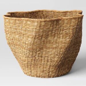 THRESHOLD NWT large woven scallop edge basket -13.87”X19.69wx19.69d